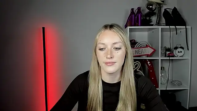 EvelynBlond webcam