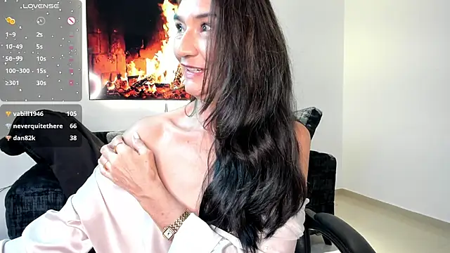 Emma_Mendozaa live cam on StripChat