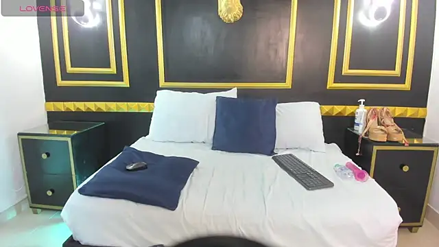 bombom_fox live cam on StripChat
