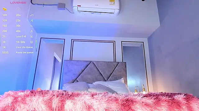AlannaJoness webcam