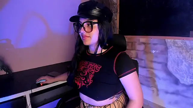 Crystal_Moom live cam on StripChat