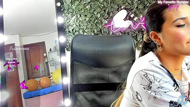 DestinyHills live sex cam