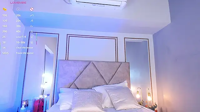 AlannaJoness webcam