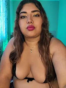 CurvyLolaX webcam
