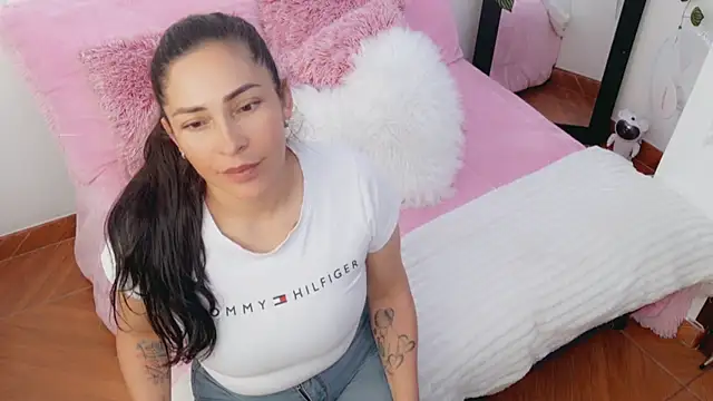 luna_lgomez_ live cam on StripChat