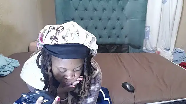 EssenceLovers live cam on StripChat