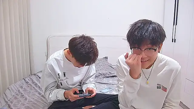 KK-cuteboy live cam on StripChat