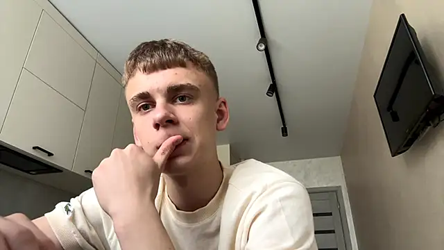 SoloFury live cam on StripChat