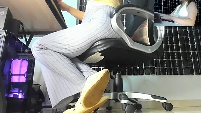 MissAlmaFenix webcam