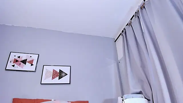 PauleteW10 live cam on StripChat