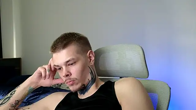 DENIS_HERE live cam on StripChat