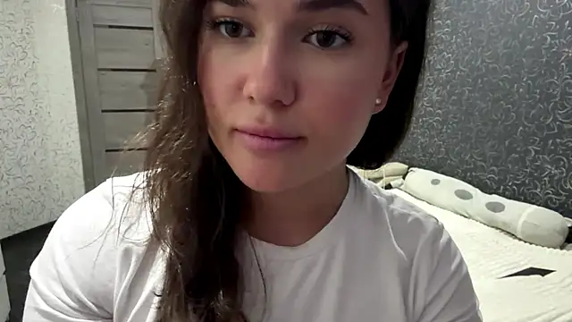 cuteshowy live cam on StripChat
