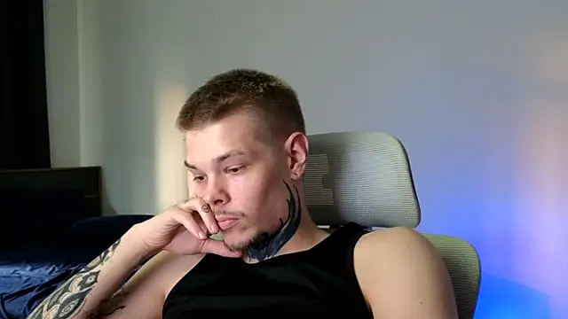 DENIS_HERE live cam on StripChat