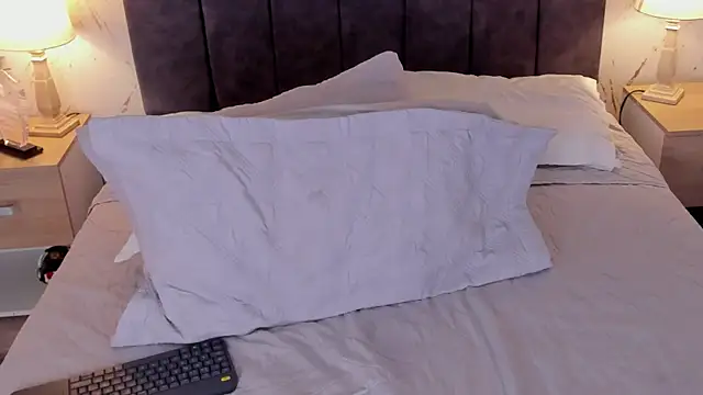Emilly_Beaumont live cam on StripChat