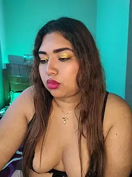 CurvyLolaX
