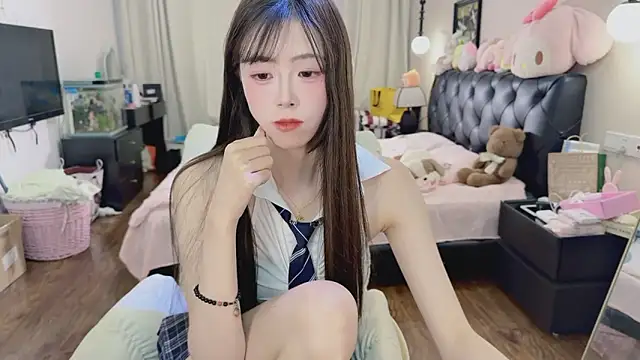 Evacute-top live cam on StripChat