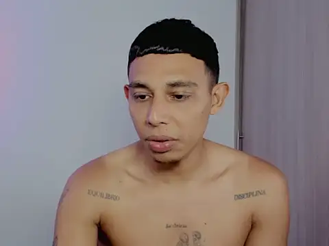 nilo2021 live cam on StripChat