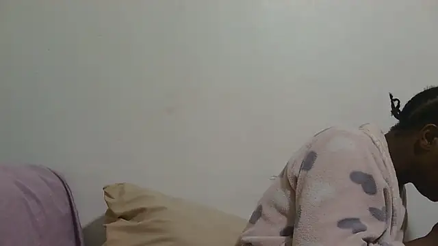 sluttylaura21 webcam