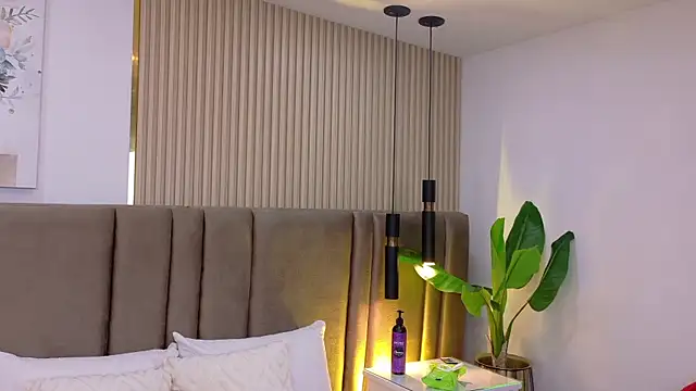 LindaLove__ webcam