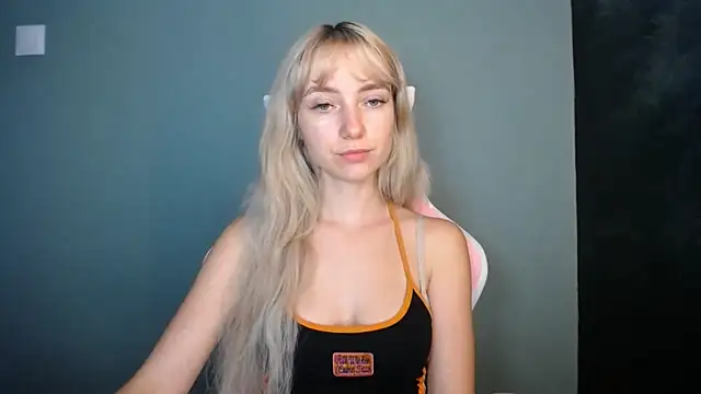 LuciaYoung webcam
