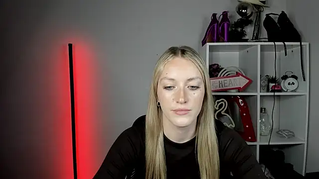 EvelynBlond webcam