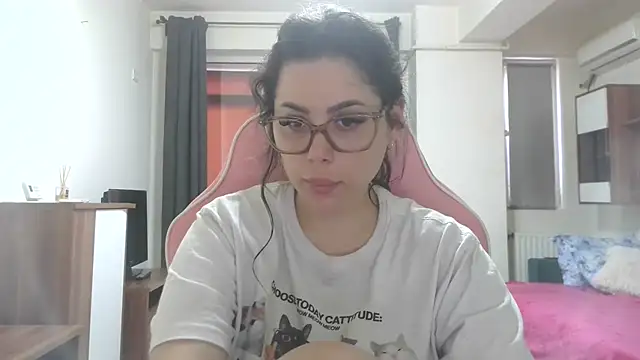 LovelyJulliette live cam on StripChat