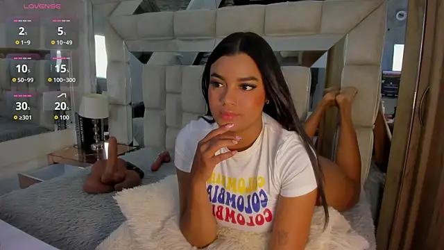 VICTORIAGRAYS live cam on StripChat