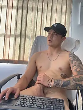 Alexander_ferre live cam on StripChat