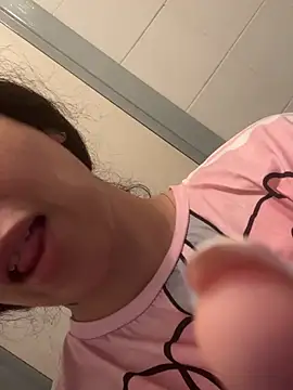 lylyacachonda live sex cam