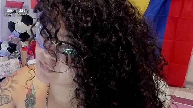 Reginavegaa live cam on StripChat