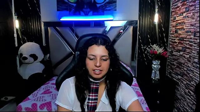 Tiffany_Ruubi webcam
