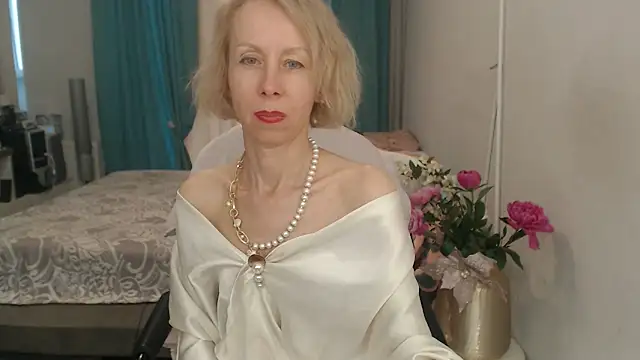 LuxuryNika live cam on StripChat