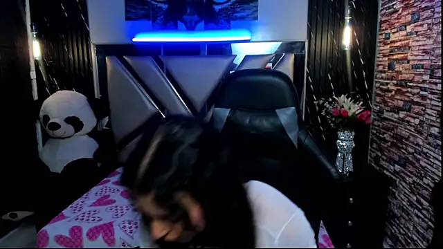 Tiffany_Ruubi webcam