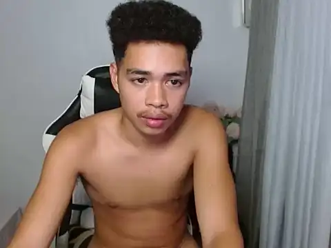 curlyasian_njxx