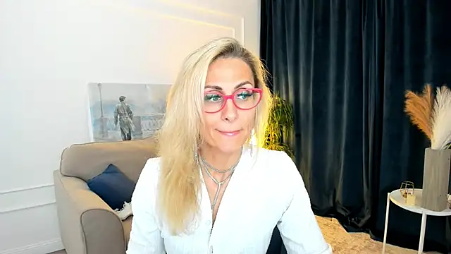 MuseOfStage live cam on StripChat