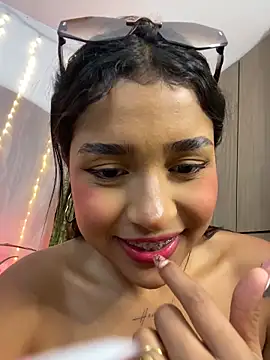 Mariangel_11 live cam on StripChat