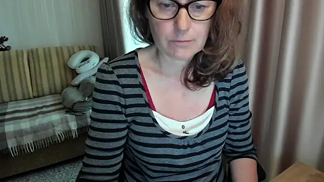 lauraoven live cam on StripChat
