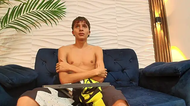 pavo_tv (M twink) - make your cock hard and masturbate