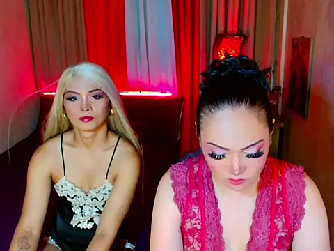 Phenomenal_Shemale live cam on StripChat