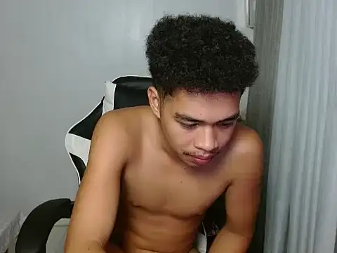curlyasian_njxx webcam