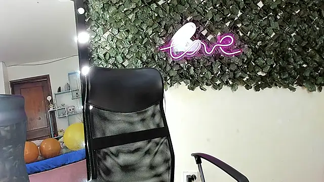 DestinyHills live cam on StripChat