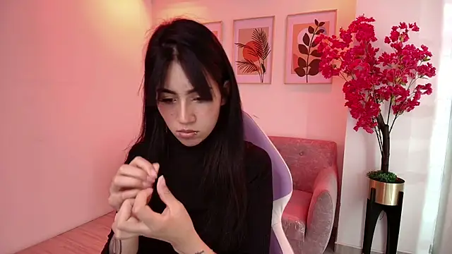 Rainy_doll live cam on StripChat