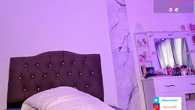 alysson_18 live cam on StripChat
