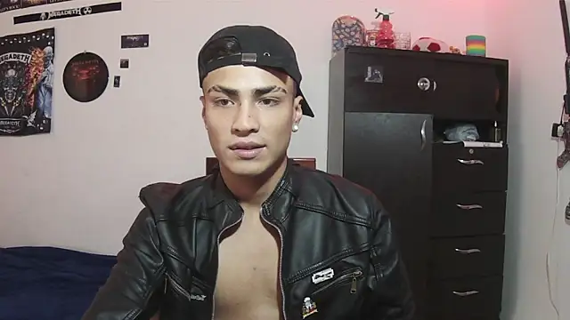 Fenix_hardcock live cam on StripChat