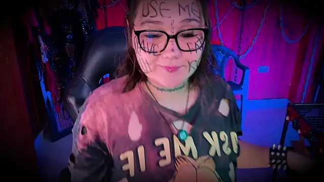 Laura_takint webcam