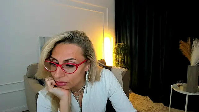 MuseOfStage live cam on StripChat