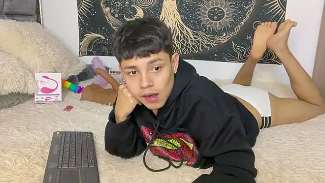 andy_belier23 (M twink) - lovense in my ass