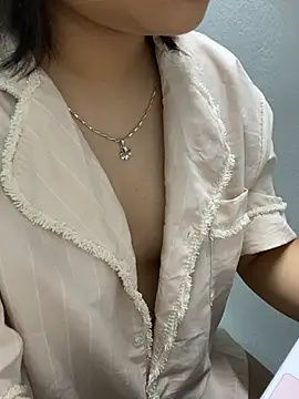 ellie18 - Ellie18's free webcam - UK Sex Cams