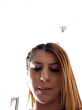 Nahiajhonson_ webcam