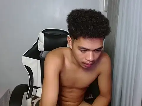 curlyasian_njxx webcam